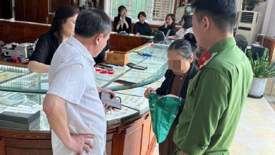 Ngăn chặn kịp thời cụ bà 70 tuổi bán 19 chỉ vàng chuyển cho đối tượng lừa đảo